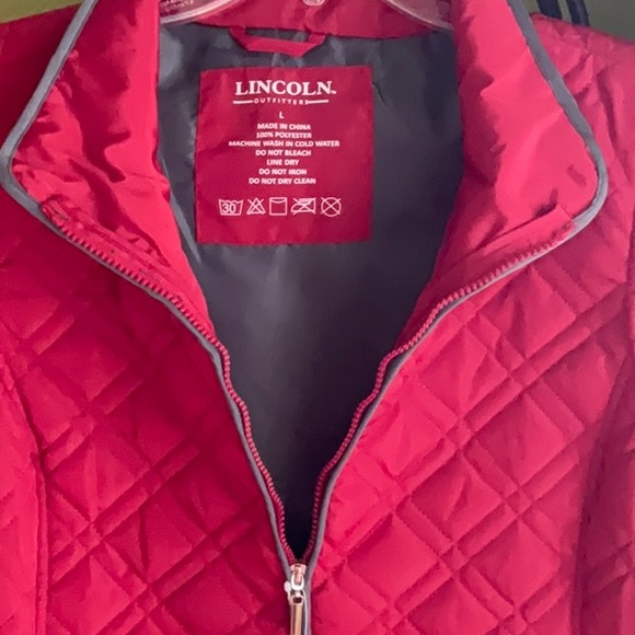 💖 Lincoln Outfitters red quilted vest with gold zipper and pocket snaps - Picture 4 of 5